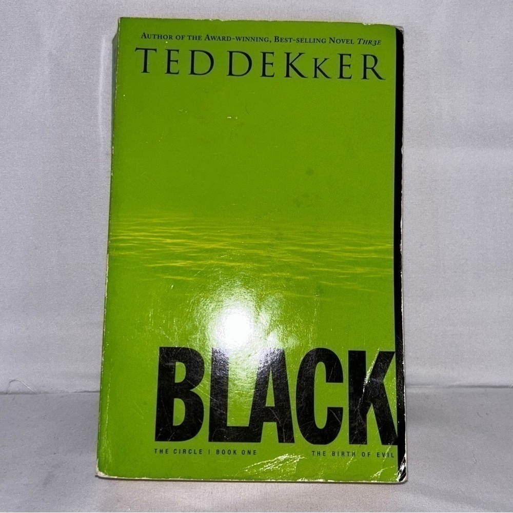 Book Fiction/Suspense Paperback: Black (Circle Trilogy, 1) by: Ted Dekker